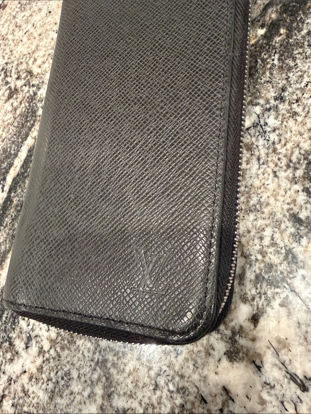 Louis Vuitton Black Zippy Leather Wallet - Picture 2 of 6